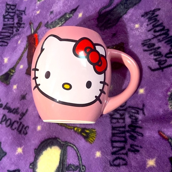 Hello Kitty 18-oz. Oval Pink Ceramic Mug New - Picture 4 of 5